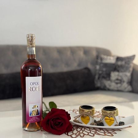 Stannadanviolet Lägenhet Podgorica Exteriör bild